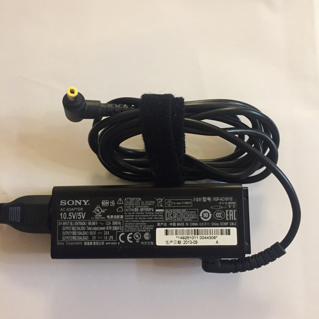 SONY(ソニー)の SONY VAIO Pro アダプター VGP-AC10V10 スマホ/家電/カメラのPC/タブレット(PCパーツ)の商品写真