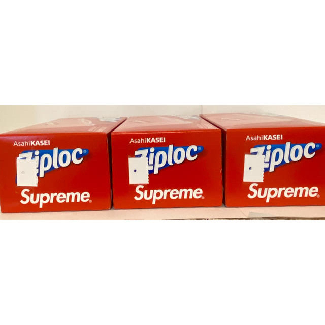 Supreme(シュプリーム)の【2箱【新品 未開封 ステッカー2枚付き】Supreme Ziploc Bags インテリア/住まい/日用品のインテリア/住まい/日用品 その他(その他)の商品写真