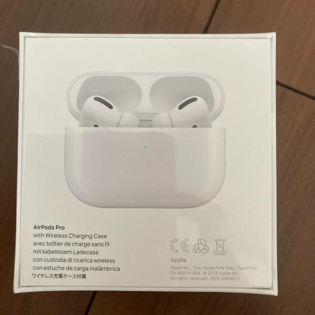 Apple(アップル)の【国内正規品・保証未開始】新品AirPods Pro  MWP22J/A スマホ/家電/カメラのオーディオ機器(ヘッドフォン/イヤフォン)の商品写真