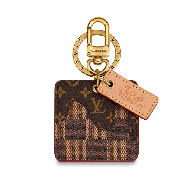 LOUIS VUITTON(ルイヴィトン)のLOUIS VUITTON x NIGO ® ポルト クレ・ダミエジャイアント メンズのファッション小物(キーホルダー)の商品写真