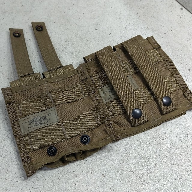 MOLLEⅡ 40MMダブルグレネードポーチ 米軍放出品 エンタメ/ホビーのミリタリー(その他)の商品写真