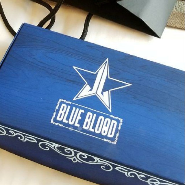 Kylie Cosmetics(カイリーコスメティックス)のJeffree Star "Blue Blood" パレット！ 正規品 コスメ/美容のベースメイク/化粧品(アイシャドウ)の商品写真