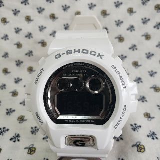 ジーショック(G-SHOCK)のGショック　中古　白　保証書なし　美品　【値下げ】(腕時計(デジタル))