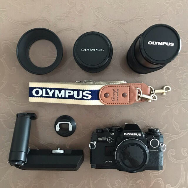 OLYMPUS(オリンパス)の【値下げしました】オリンパス OM10 ダブルズームレンズセット、ワインダー付き スマホ/家電/カメラのカメラ(フィルムカメラ)の商品写真