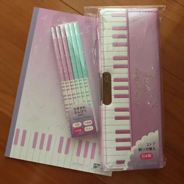 mezzo piano(メゾピアノ)のメゾピアノ　筆箱　筆記用具　新品 インテリア/住まい/日用品の文房具(その他)の商品写真