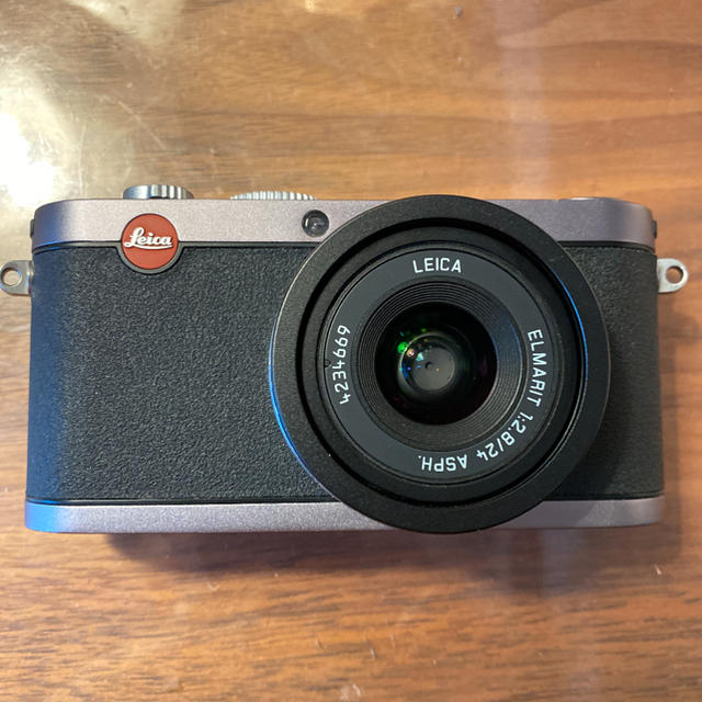 LEICA(ライカ)のLeica X1 スチールグレー　レザーケース付き スマホ/家電/カメラのカメラ(コンパクトデジタルカメラ)の商品写真