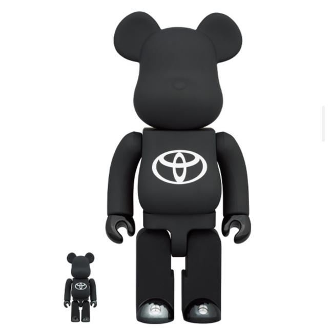 BE@RBRICK TOYOTA .” 100% & 400%