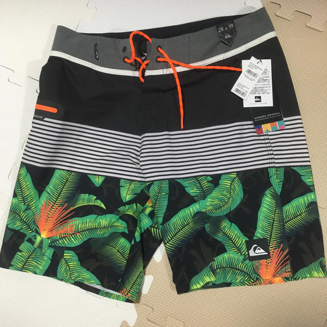 QUIKSILVER(クイックシルバー)のクイックシルバー 海パン 新品タグ付き メンズの水着/浴衣(水着)の商品写真