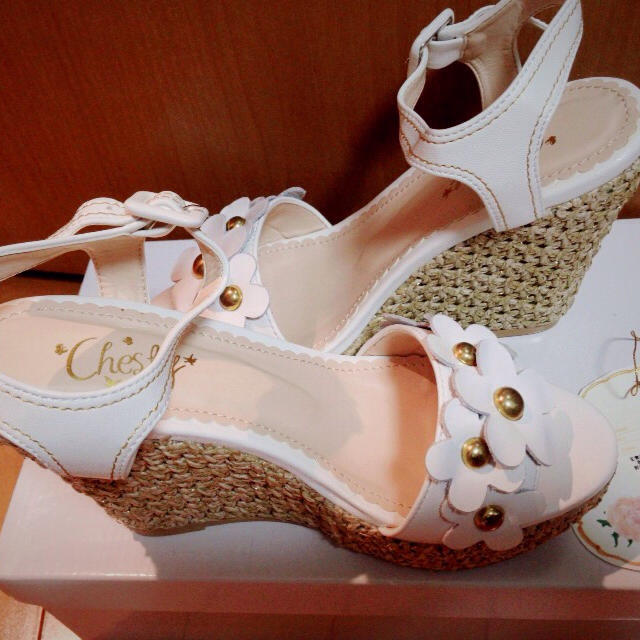 Chesty(チェスティ)の♡新品♡チェスティフラワーサンダル レディースの靴/シューズ(サンダル)の商品写真