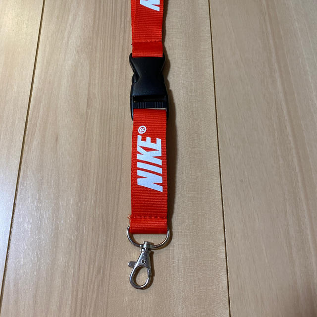 NIKE(ナイキ)のNIKE ネックストラップ スマホ/家電/カメラのスマホアクセサリー(ネックストラップ)の商品写真