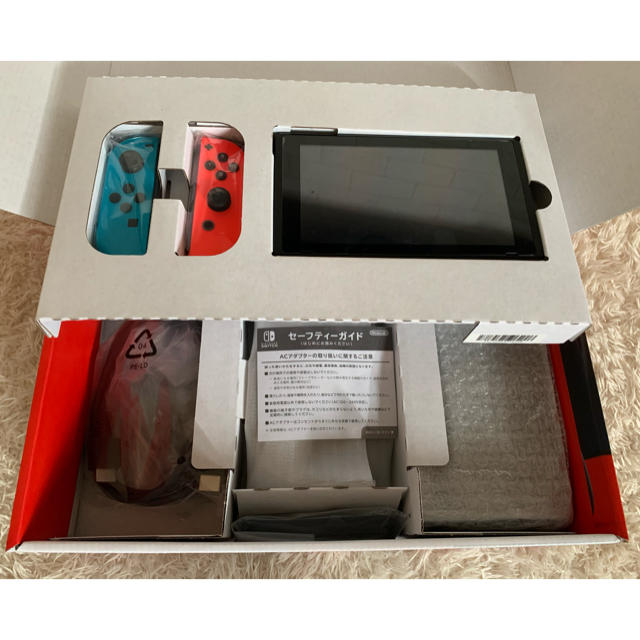 極美品　任天堂Switch 新型 1