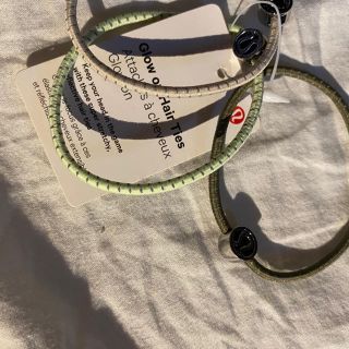 ルルレモン(lululemon)のlululemon　ロゴ　ヘアゴム 　ブレスレット　hairtie　ルルレモン(ヘアゴム/シュシュ)