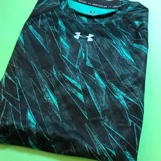 アンダーアーマー(UNDER ARMOUR)のUNDER.ARMOUR....スポーツアウターTシャツ…(女性用)…Sサイズ(トレーニング用品)