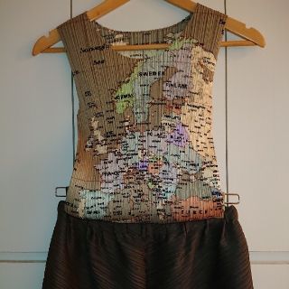 商談中 PLEATS PLEASE 3 世界地図 イッセイミヤケ タンクトップ-