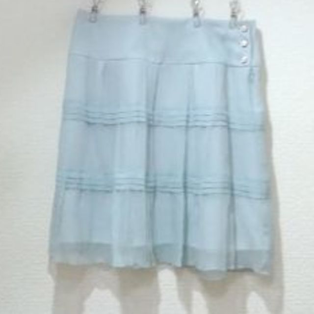 axes femme(アクシーズファム)の美品 シルク100％ シンシアローリー 繊細型押しデザイン 綺麗色 スカート レディースのスカート(ひざ丈スカート)の商品写真