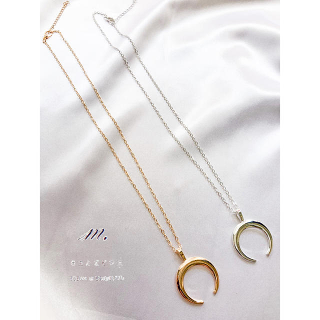 Crescent Moon Necklace Gold アリシアスタン