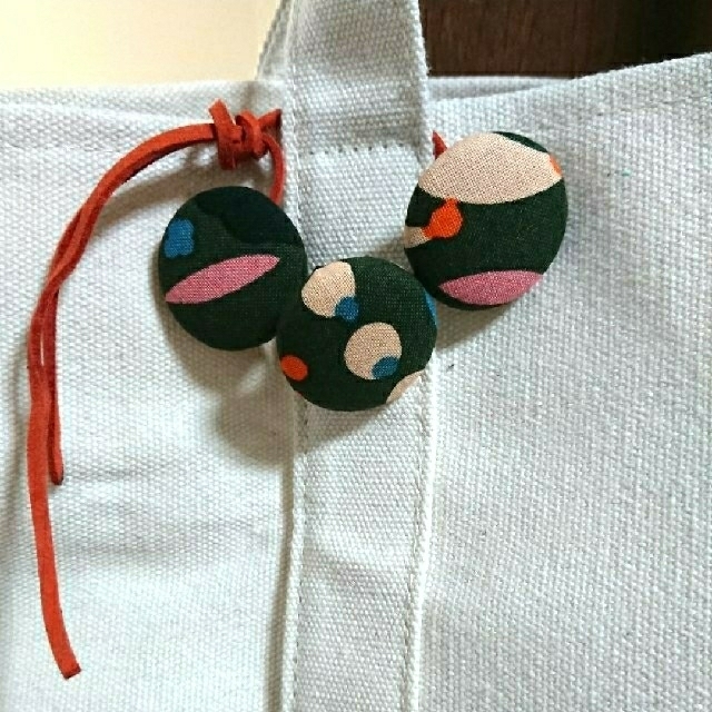 marimekko(マリメッコ)のマリメッコ  ハンドメイド バッグチャームb ハンドメイドのファッション小物(バッグチャーム)の商品写真