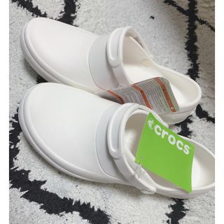 クロックス(crocs)のクロックス　crocs 24cm 新品(スリッポン/モカシン)