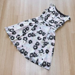 トッカ(TOCCA)の【美品】トッカ リバーシブルワンピース 花柄 黒 後ろファスナークリーニング済み(ひざ丈ワンピース)