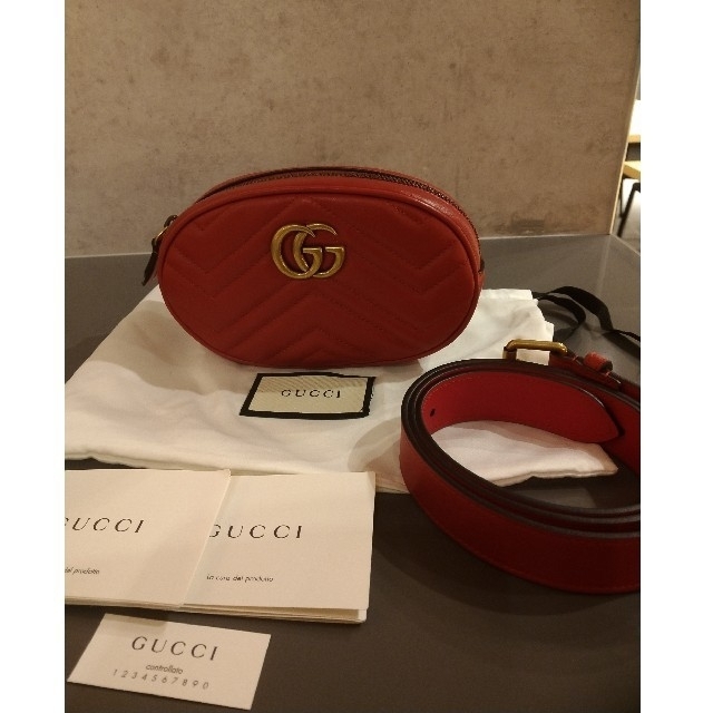 Gucci(グッチ)の値下GUCCI/GGマーモント キルティングベルトバッグ/レッド新品グッチレザー レディースのバッグ(ボディバッグ/ウエストポーチ)の商品写真