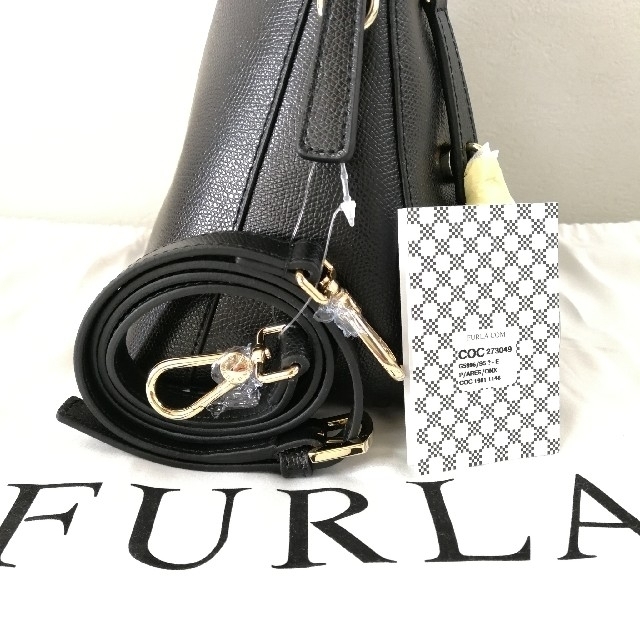 Furla - 【新品未使用】FURLA パイパー M ドーム 定番色 黒の通販 by