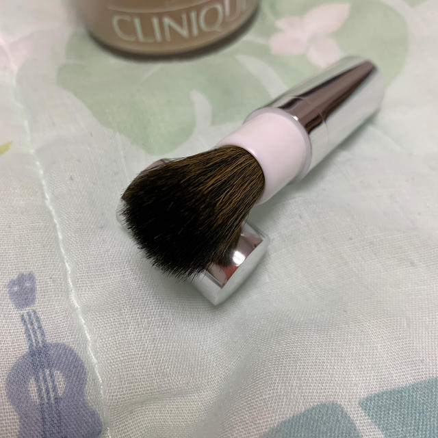 CLINIQUE(クリニーク)の新品未使用★CLINIQUE（クリニーク）フェイスパウダーブラシ コスメ/美容のメイク道具/ケアグッズ(ブラシ・チップ)の商品写真