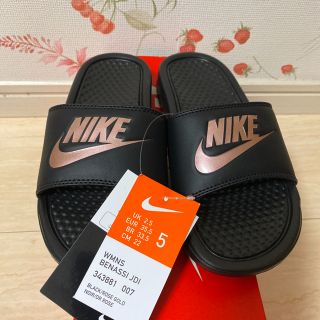 ナイキ(NIKE)のNIKE ナイキ ベナッシ　ブラック/ローズゴールド　ウィメンズ　22.0cm(サンダル)