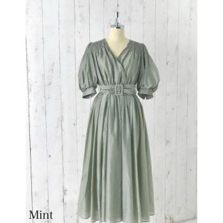 Her lip to Airy volume sleeve dress