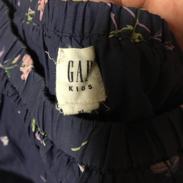 GAP(ギャップ)のGAP 花柄スカート　XL キッズ/ベビー/マタニティのキッズ服女の子用(90cm~)(スカート)の商品写真