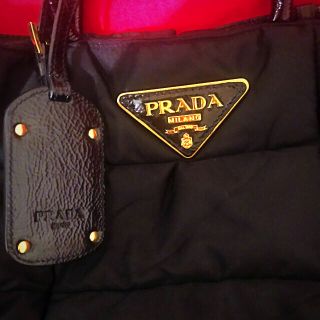 プラダ(PRADA)の【最終価格】プラダ ショルダー バッグ　未使用品　黒　エナメル ロゴ(ショルダーバッグ)