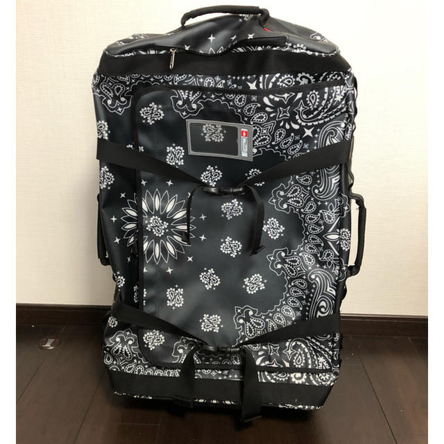 Supreme(シュプリーム)のSupreme Bandana Rolling Thunder Bag メンズのバッグ(トラベルバッグ/スーツケース)の商品写真