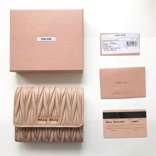 ミュウミュウ(miumiu)のmiumiuマトラッセ財布(財布)