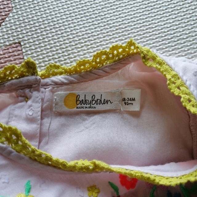 Boden(ボーデン)のBoden 刺繍ワンピース キッズ/ベビー/マタニティのキッズ服女の子用(90cm~)(ワンピース)の商品写真