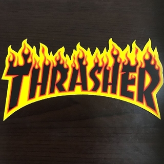 スラッシャー(THRASHER)の(縦8cm横5cm)THRASHER ファイアーロゴステッカー(スケートボード)