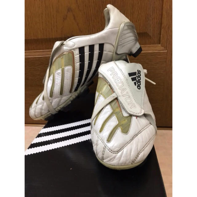 adidas(アディダス)の【中古品】アディダス サッカースパイク プレデター 白 27cm替中敷新品未使用 スポーツ/アウトドアのサッカー/フットサル(シューズ)の商品写真