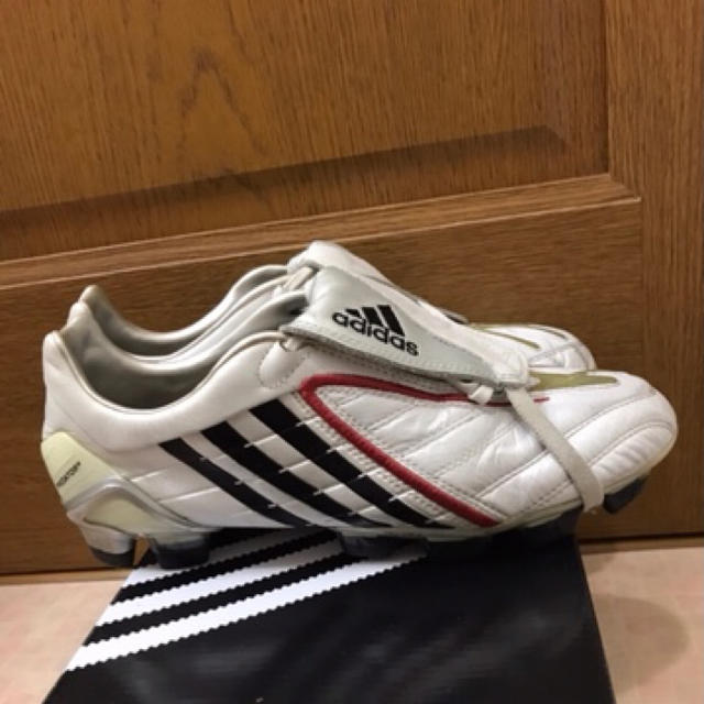 adidas(アディダス)の【中古品】アディダス サッカースパイク プレデター 白 27cm替中敷新品未使用 スポーツ/アウトドアのサッカー/フットサル(シューズ)の商品写真