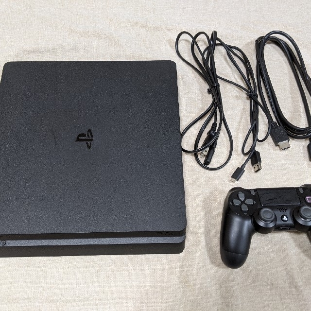 PlayStation 4 ジェット・ブラック 500GB CUH-2100A エンタメ/ホビーのゲームソフト/ゲーム機本体(家庭用ゲーム機本体)の商品写真