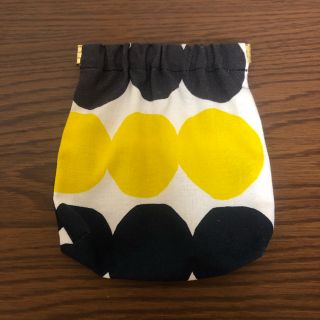 マリメッコ(marimekko)のmarimekko  ハンドメイド　バネ口ポーチ(ポーチ)