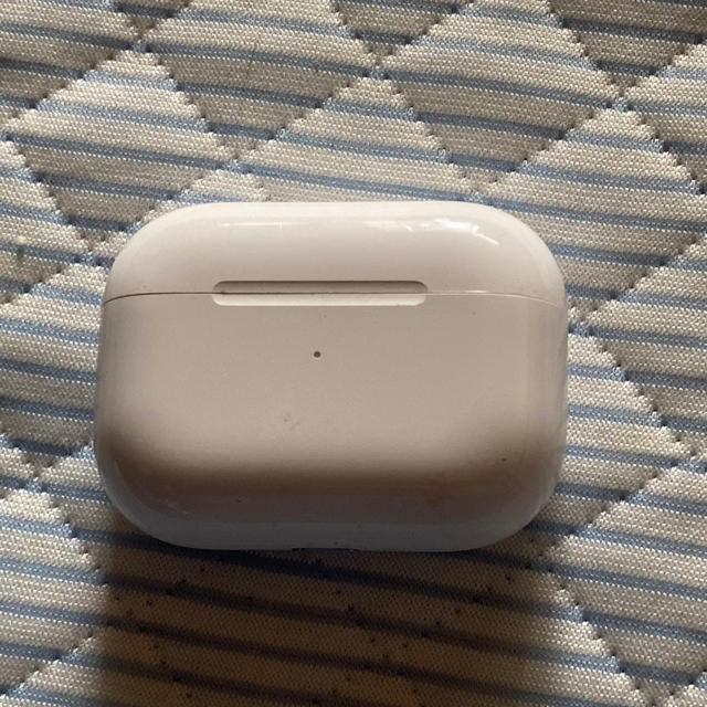 Apple(アップル)のAirPods Pro 美品 スマホ/家電/カメラのオーディオ機器(ヘッドフォン/イヤフォン)の商品写真