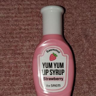 ザセム(the saem)のTHE SAEM YUM YUM LIP SYRUP STROWBERRY(リップグロス)