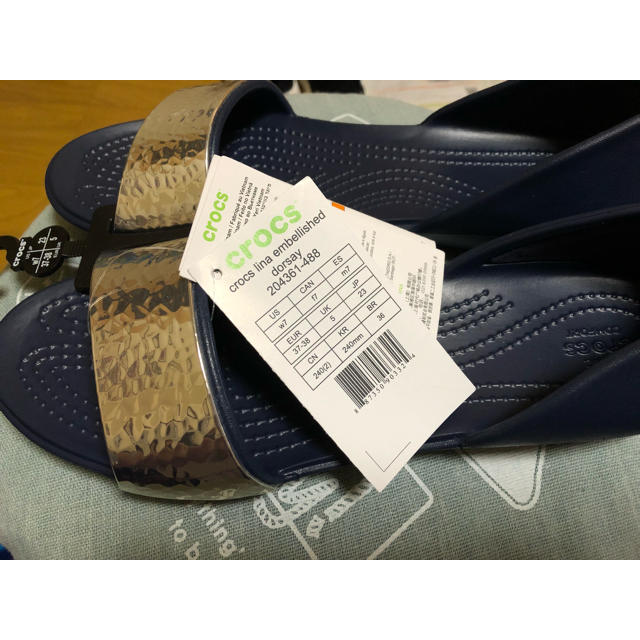 crocs(クロックス)の専用☆クロックス リナ エンブリッシュド ドルセー サンダル レディースの靴/シューズ(サンダル)の商品写真