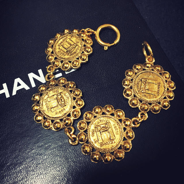 CHANEL(シャネル)のシャネル CHANEL ブレスレット レア 売り切り希望 レディースのアクセサリー(ブレスレット/バングル)の商品写真