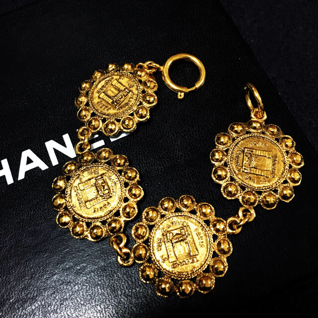 CHANEL(シャネル)のシャネル CHANEL ブレスレット レア 売り切り希望 レディースのアクセサリー(ブレスレット/バングル)の商品写真