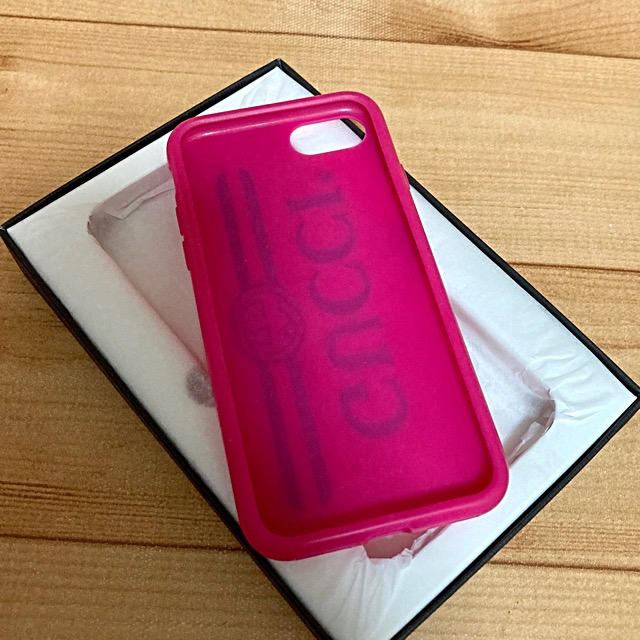 Gucci(グッチ)の正規品【可愛い】GUCCI iPhoneSE2 ケース スマホ/家電/カメラのスマホアクセサリー(iPhoneケース)の商品写真