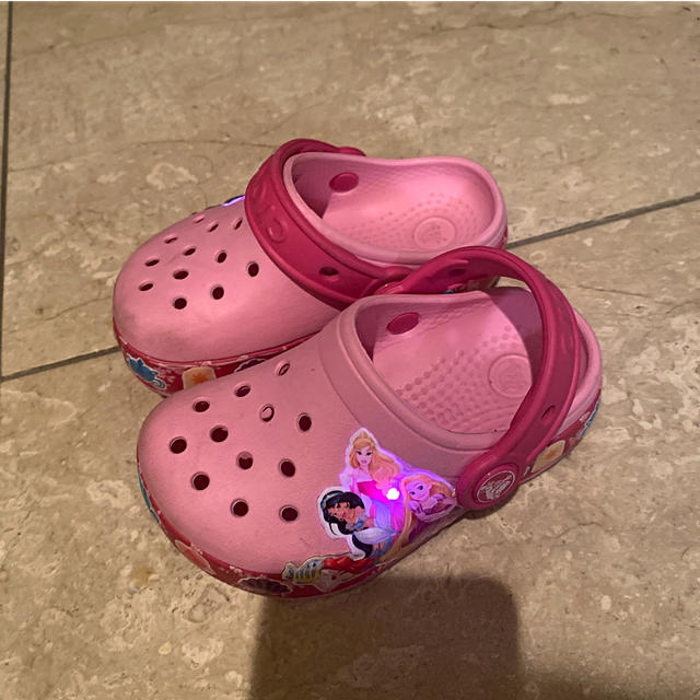 crocs(クロックス)のクロックス　ディズニープリンセス　キッズサンダル キッズ/ベビー/マタニティのベビー靴/シューズ(~14cm)(サンダル)の商品写真