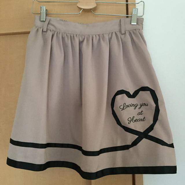 F i.n.t(フィント)のF i.n.t ピンクベージュ フレアスカート レディースのスカート(ひざ丈スカート)の商品写真