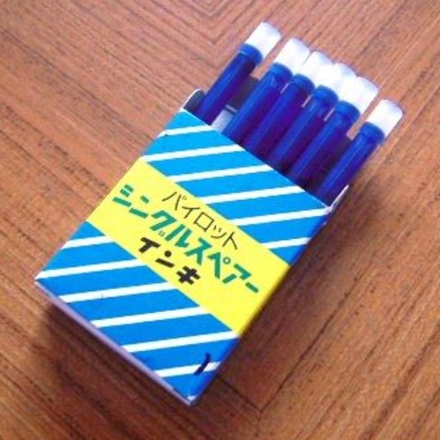 PILOT(パイロット)のパイロット万年筆＋青のスペアインキ６本 インテリア/住まい/日用品の文房具(ペン/マーカー)の商品写真