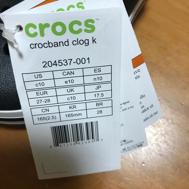 crocs(クロックス)のポコ太さま専用／新品！クロックス 17.5cm(ブラック) キッズ/ベビー/マタニティのキッズ靴/シューズ(15cm~)(サンダル)の商品写真