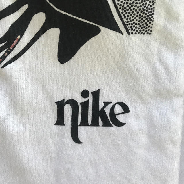 NIKE(ナイキ)の即納◎バックプリントが可愛い！NIKE ナイキ プリントTシャツ レディースのトップス(Tシャツ(半袖/袖なし))の商品写真