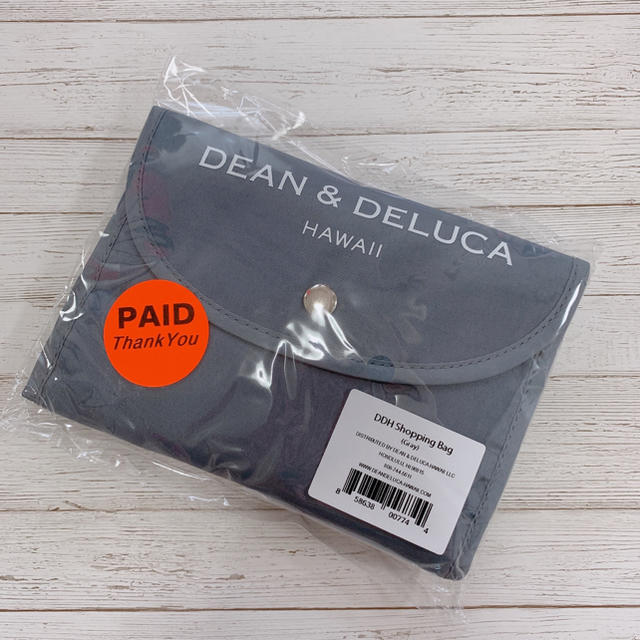 DEAN & DELUCA(ディーンアンドデルーカ)のDEAN&DELUCA ハワイ限定 折りたたみエコバッグ 新品未使用 グレー レディースのバッグ(エコバッグ)の商品写真